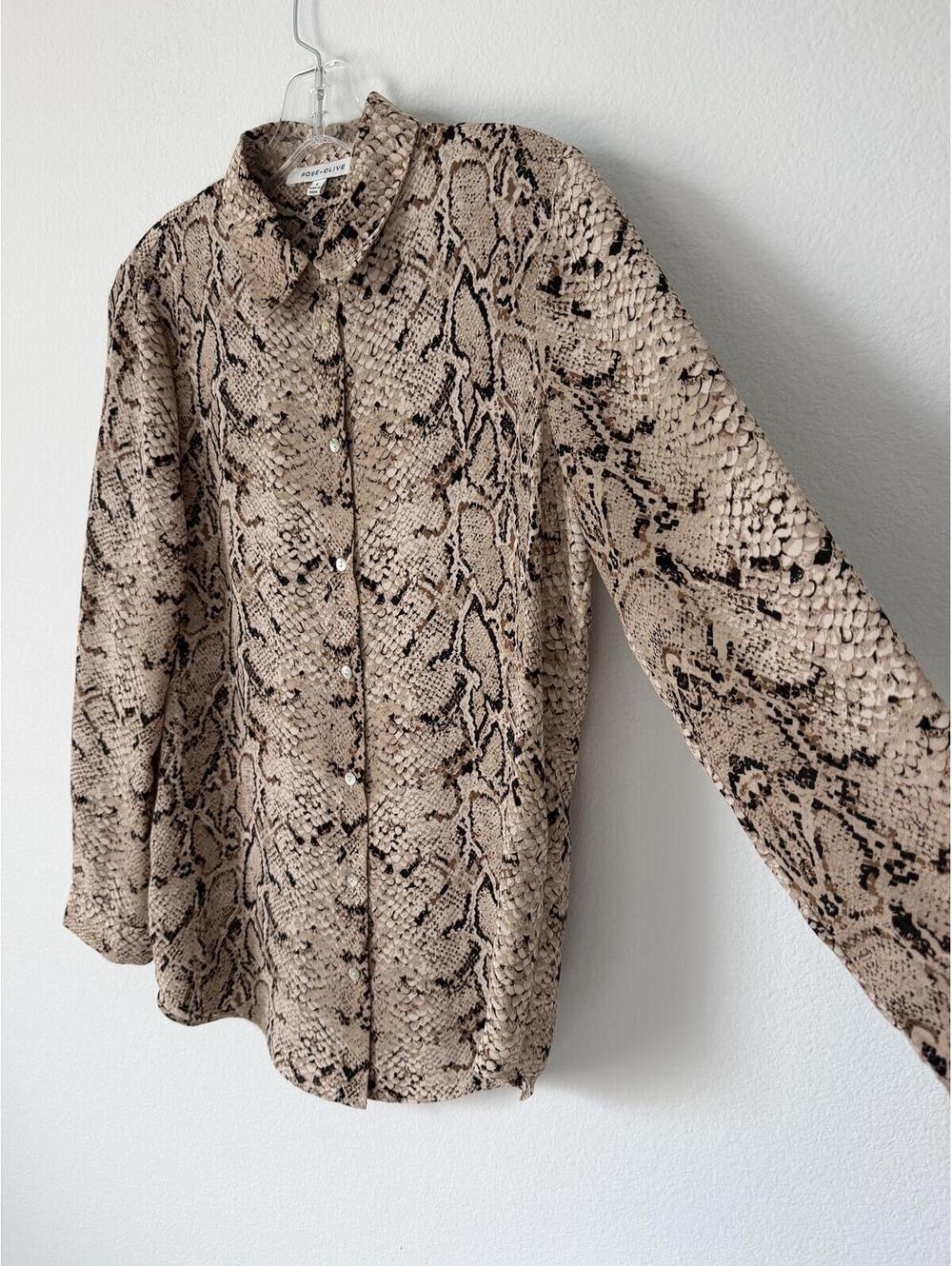 Rose+Olive Long Sleeve Button Up Collared Animal Print Shirt Women's Size S - Picture 4 of 7